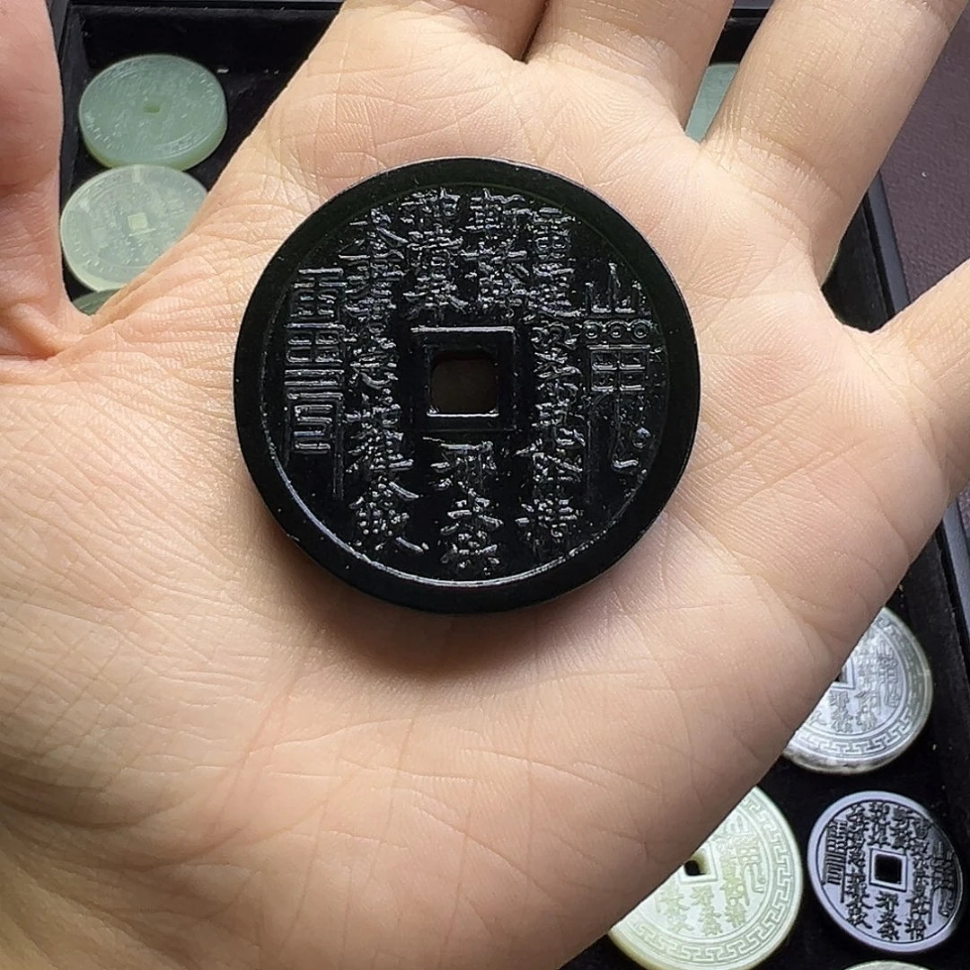清***年蛇纹石玉未镶嵌颈饰