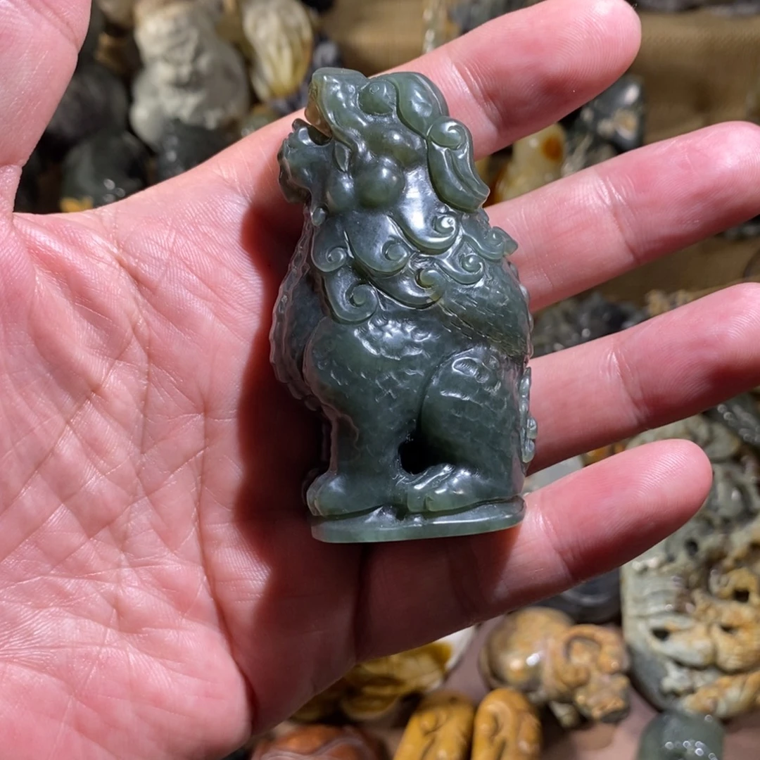 未镶嵌透闪石质玉挂件