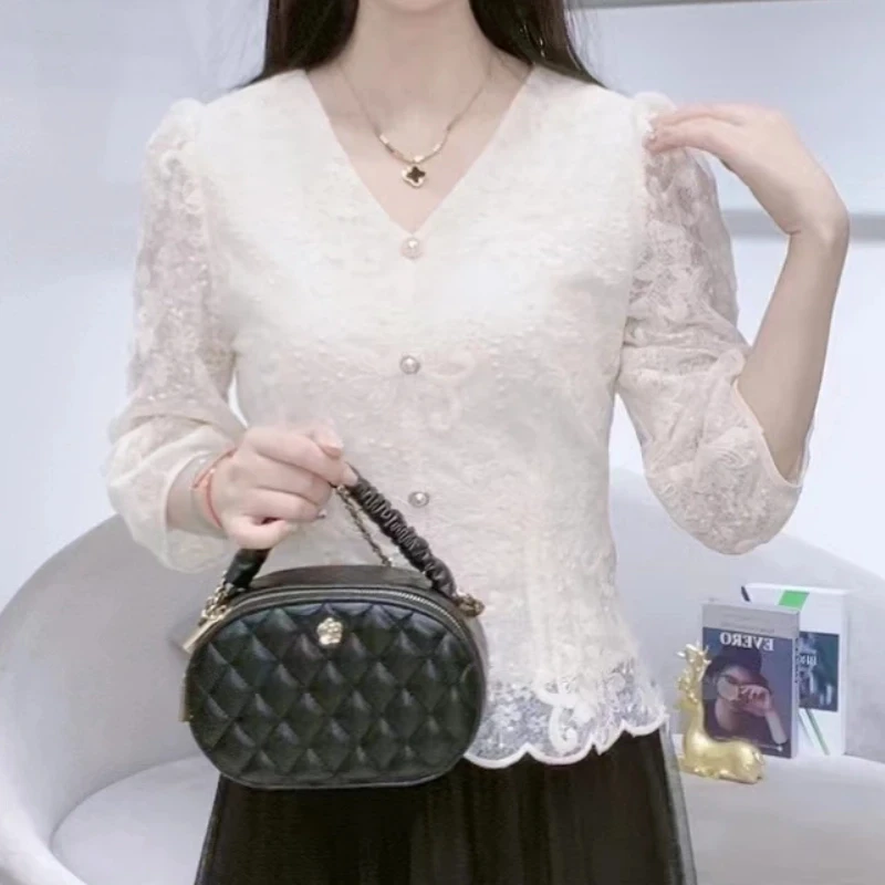 2025小香风刺绣衬衫蕾丝气质法式上衣打底衫长袖镂空宽松时尚百搭