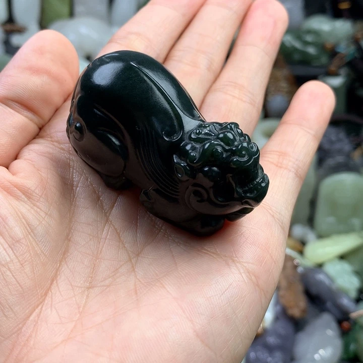 捌***玖和田玉未镶嵌颈饰