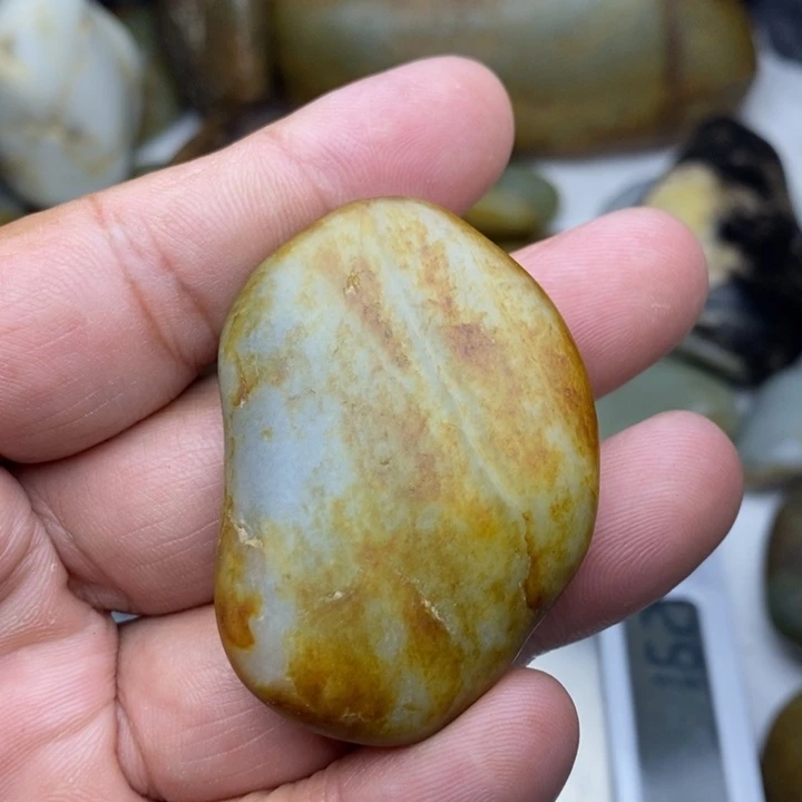 颈饰未镶嵌和田玉（子料）