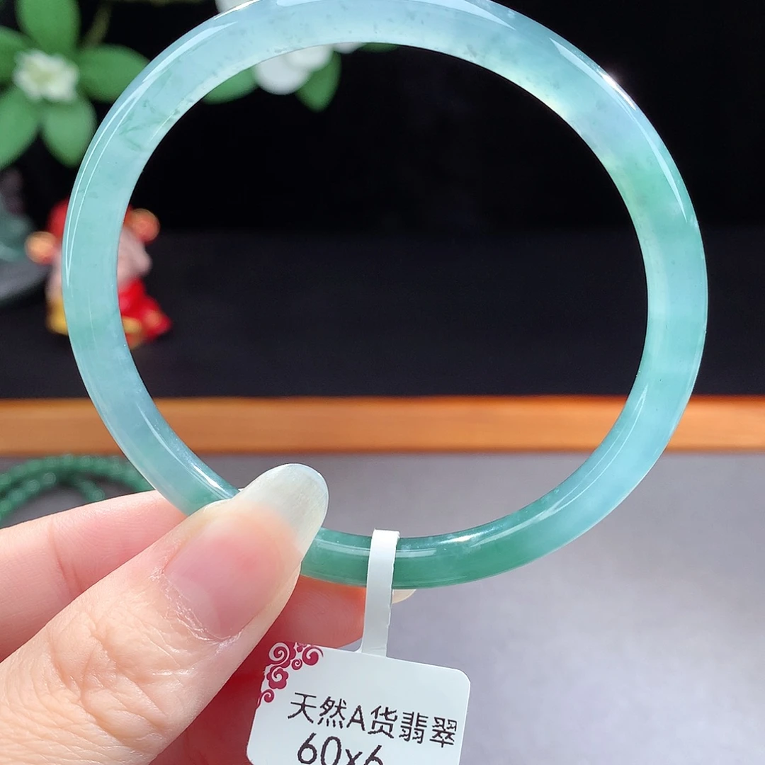 未镶嵌手镯（圆镯）翡翠