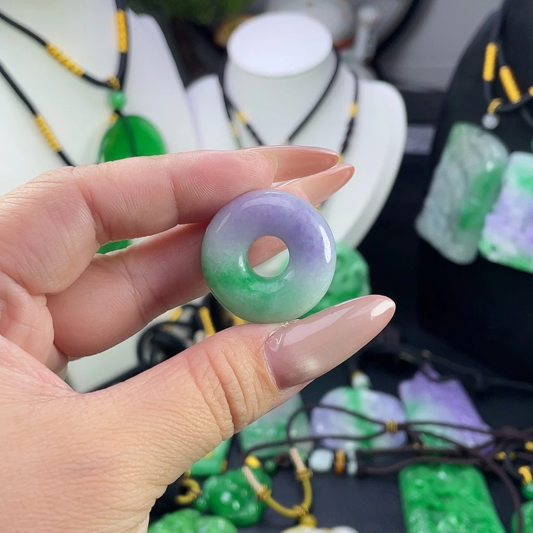 翡翠未镶嵌吊坠(赠链)