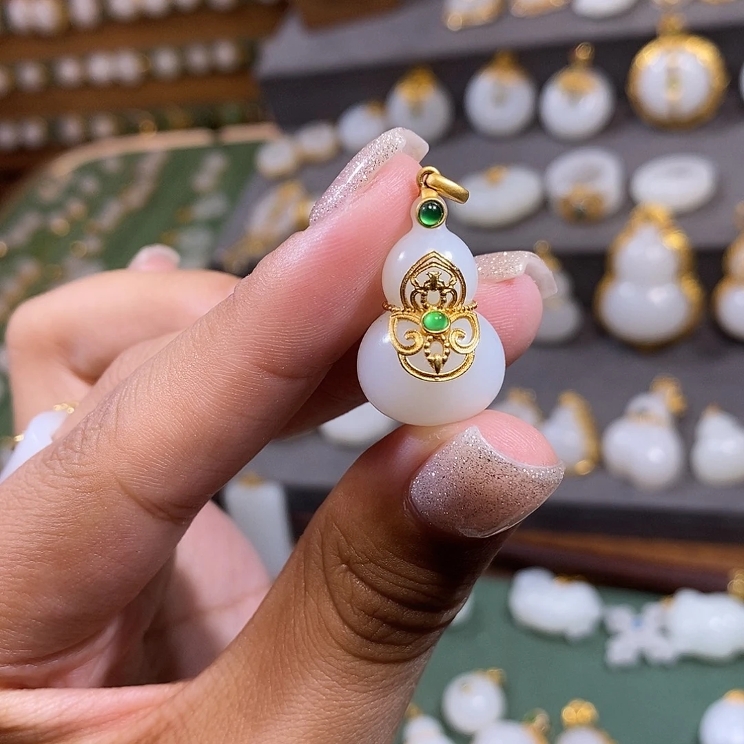 和田玉18K金镶嵌颈饰