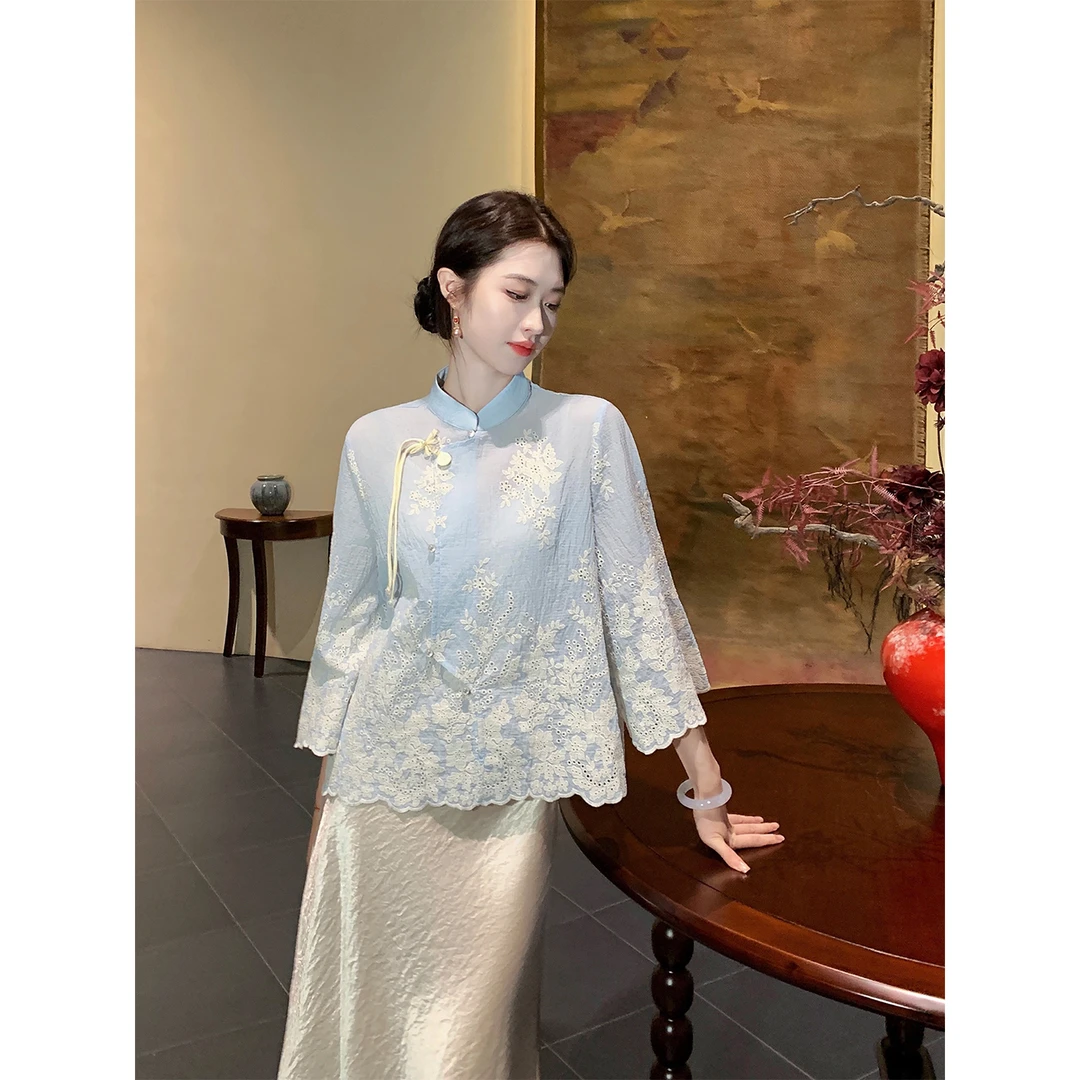 凌茜恣禾【雨蓝】国风新中式浅蓝绣花旗袍领上衣缎面吊带连衣裙套装