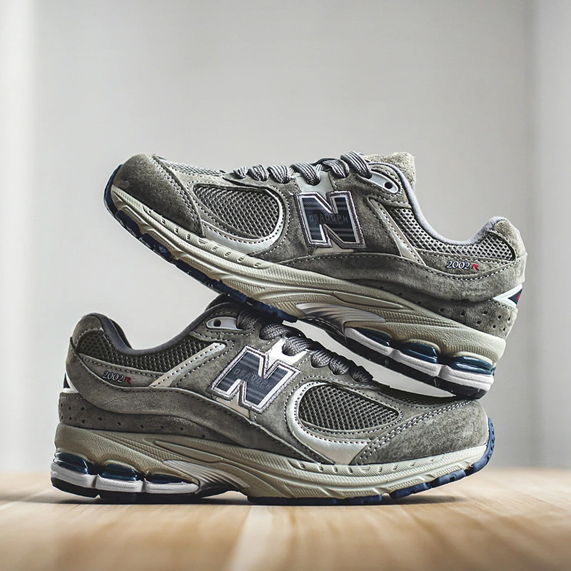 男鞋时尚束脚休闲鞋黑色鞋子低帮步鞋男2002r元祖灰情侣健身鞋女