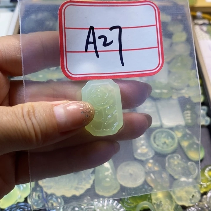 _***_蛇纹石玉未镶嵌颈饰