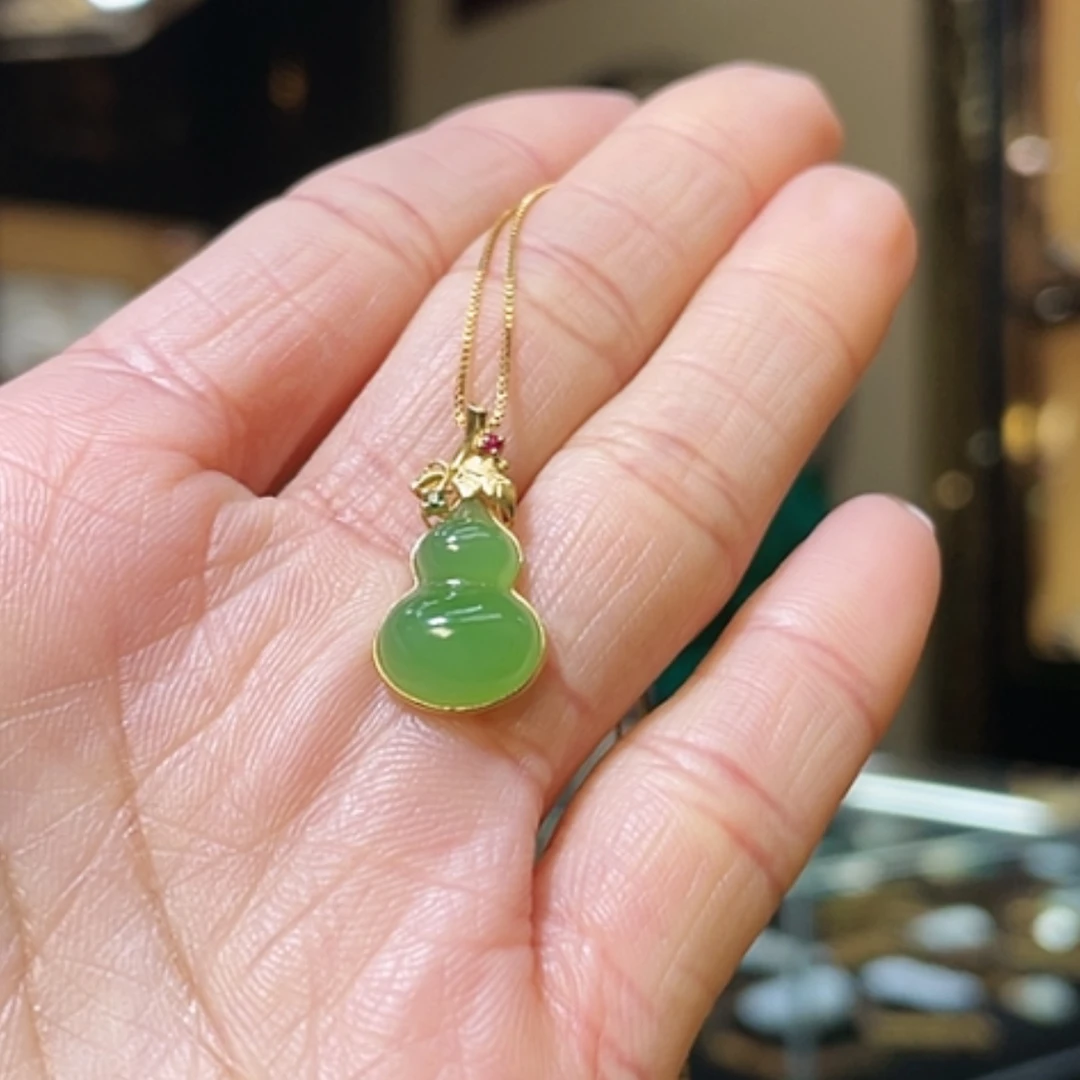 【闪购商品】和田玉颈饰18K金镶嵌葫芦