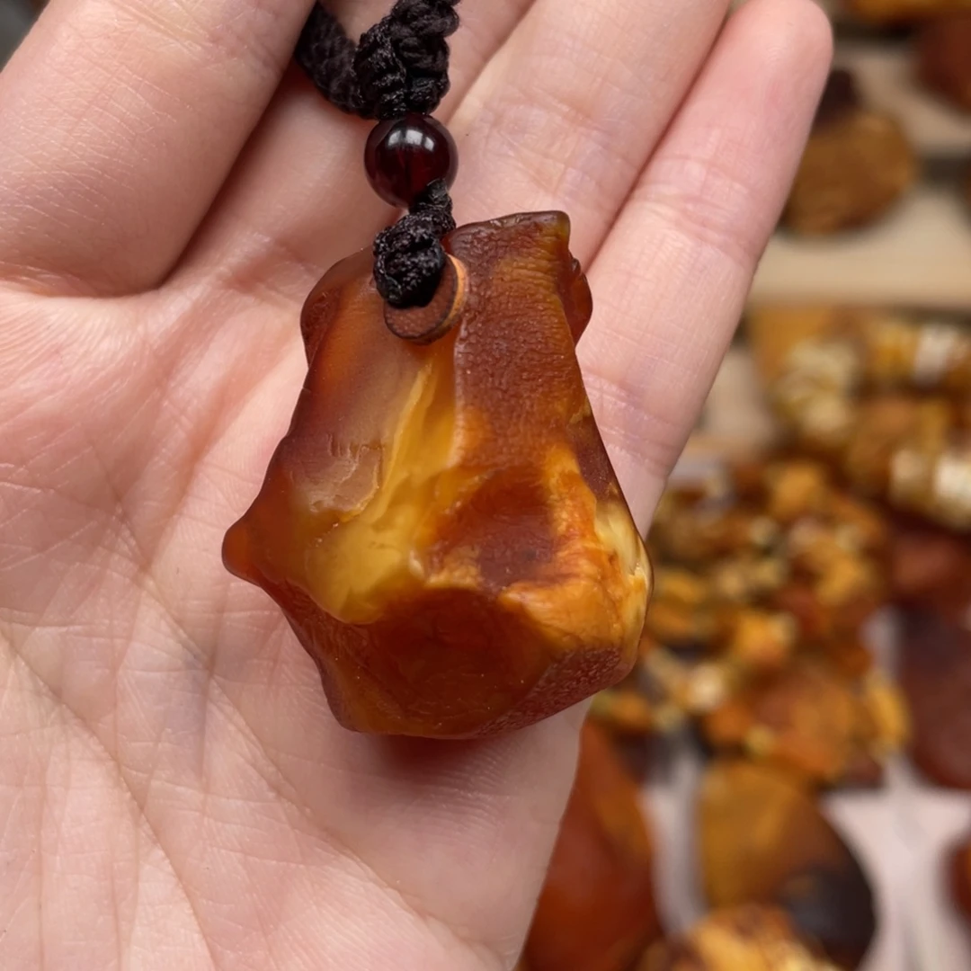 未镶嵌琥珀珠宝奇石