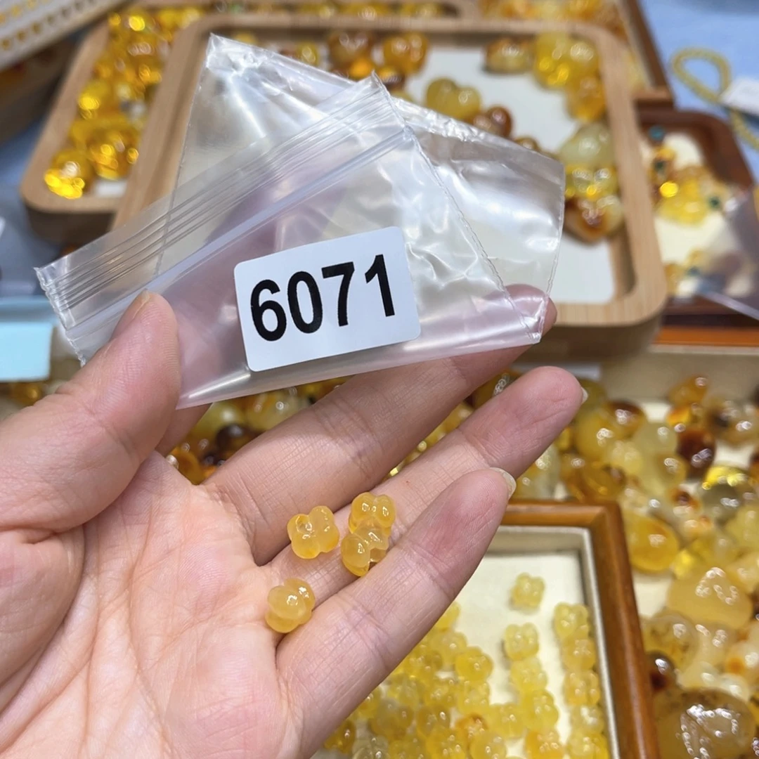 未镶嵌琥珀珠宝奇石