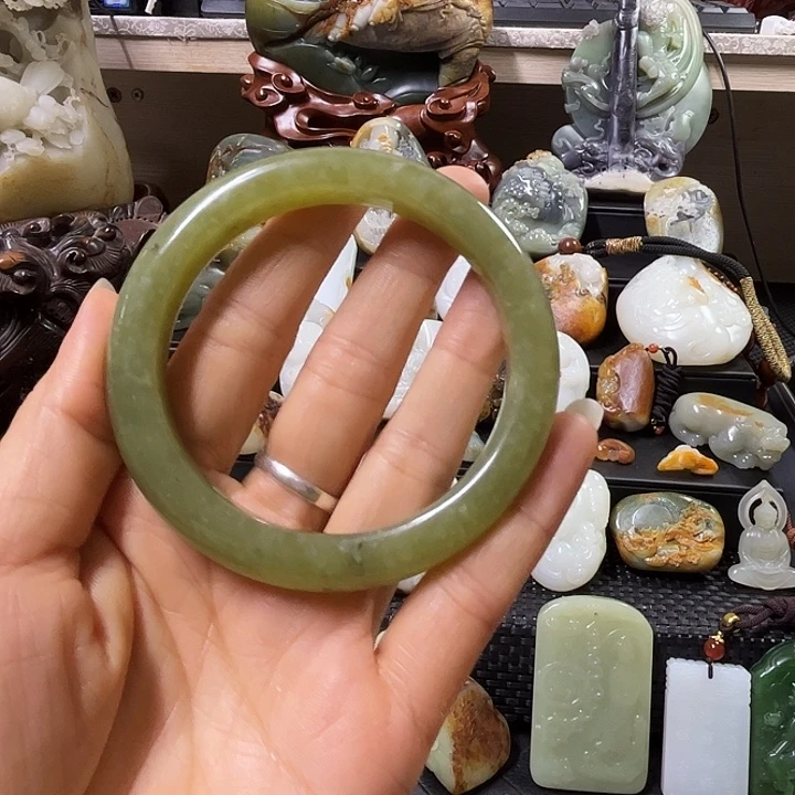 未镶嵌手镯和田玉（糖玉）