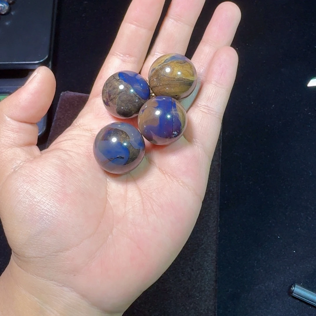 琥珀未镶嵌裸石多样性发货其中一件