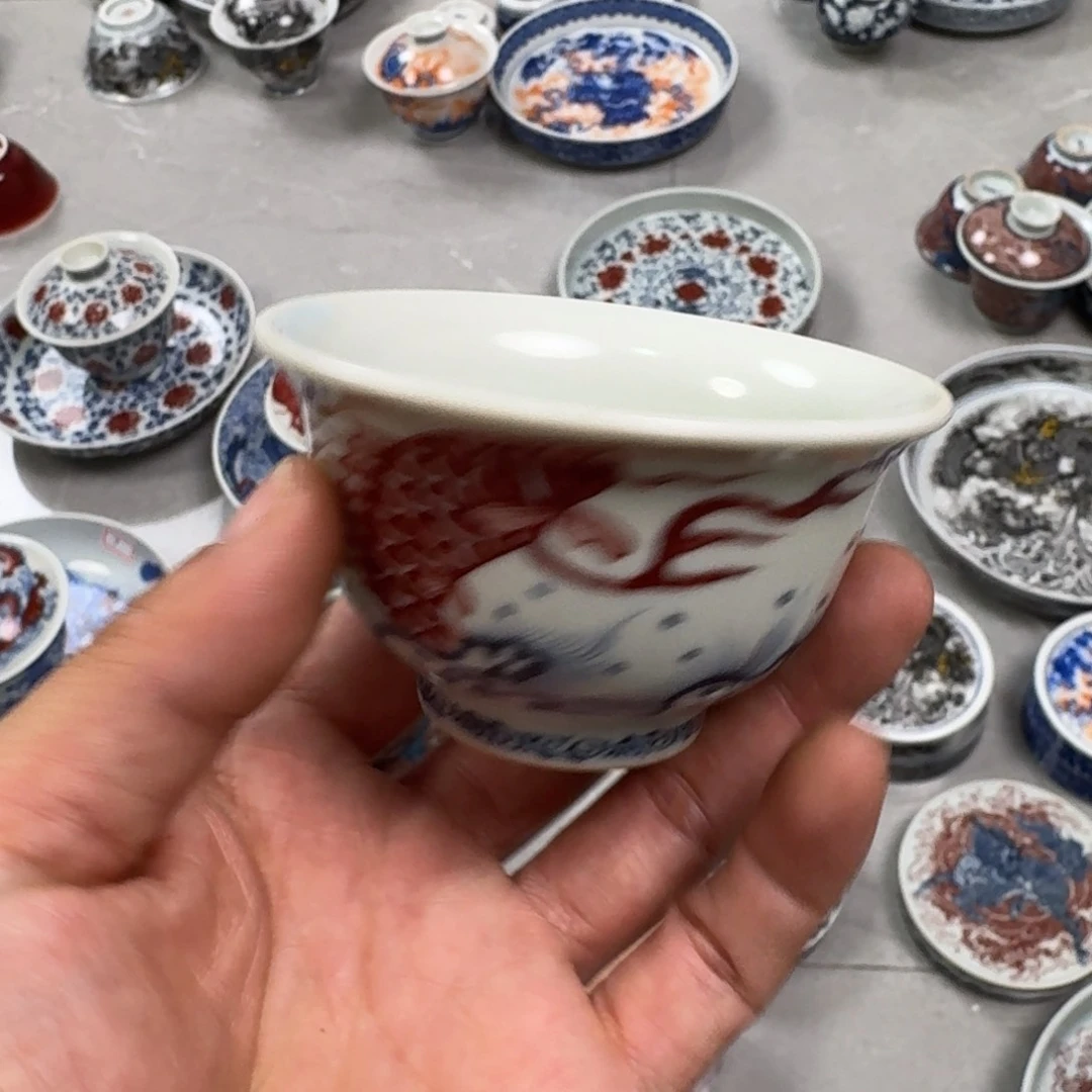 摆件釉里红鱼化龙压手杯