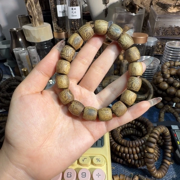 慧***沉香沉香碎屑1.2鼓珠海南红骨凹身老料