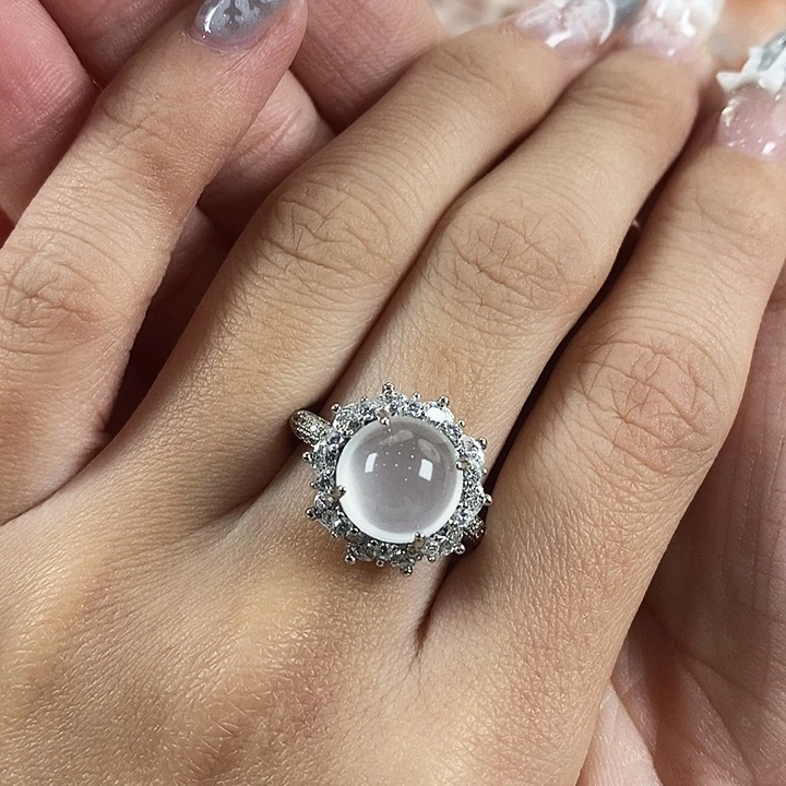 石英质玉合金颈饰