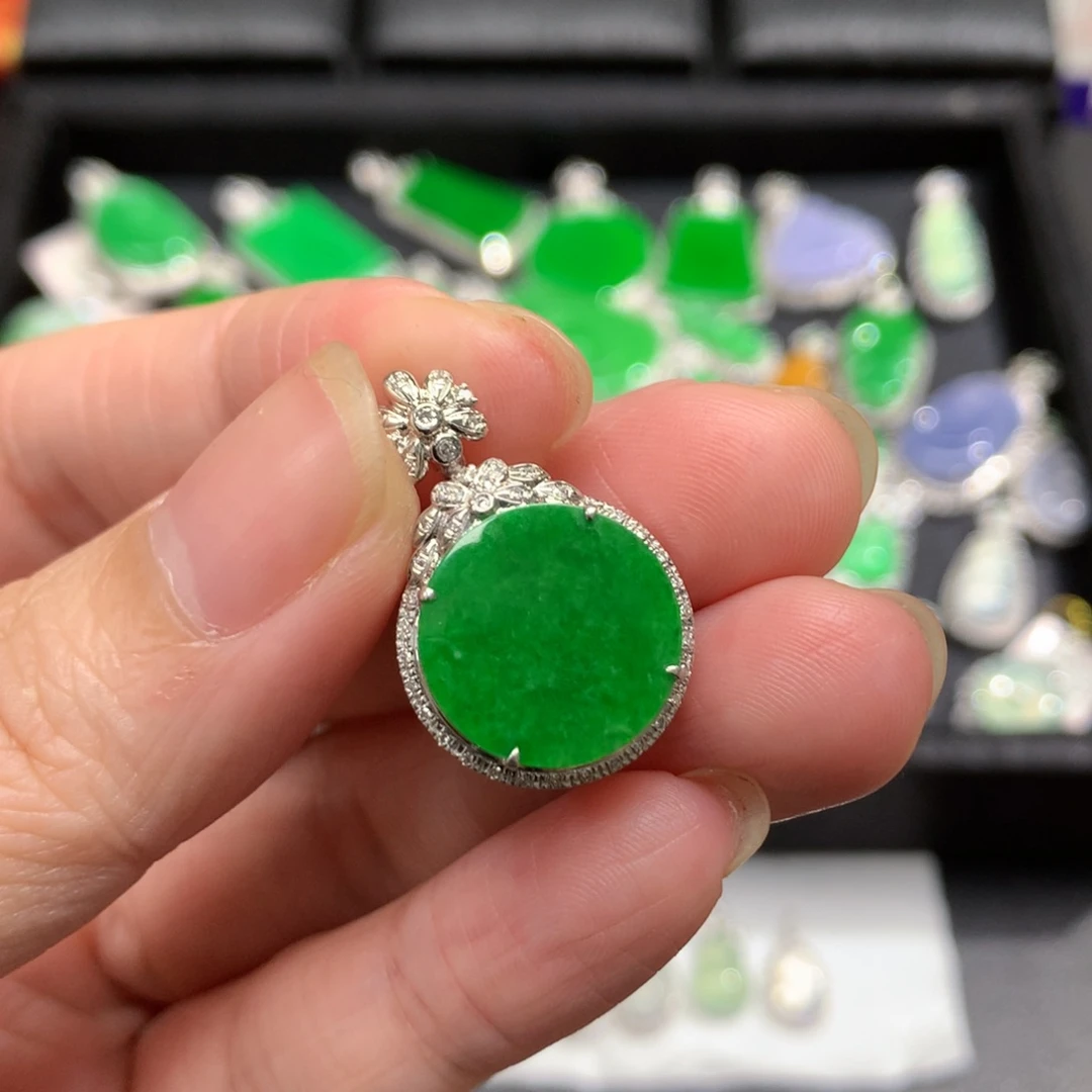 翡翠18K金镶嵌吊坠(不含链)裸石不厚