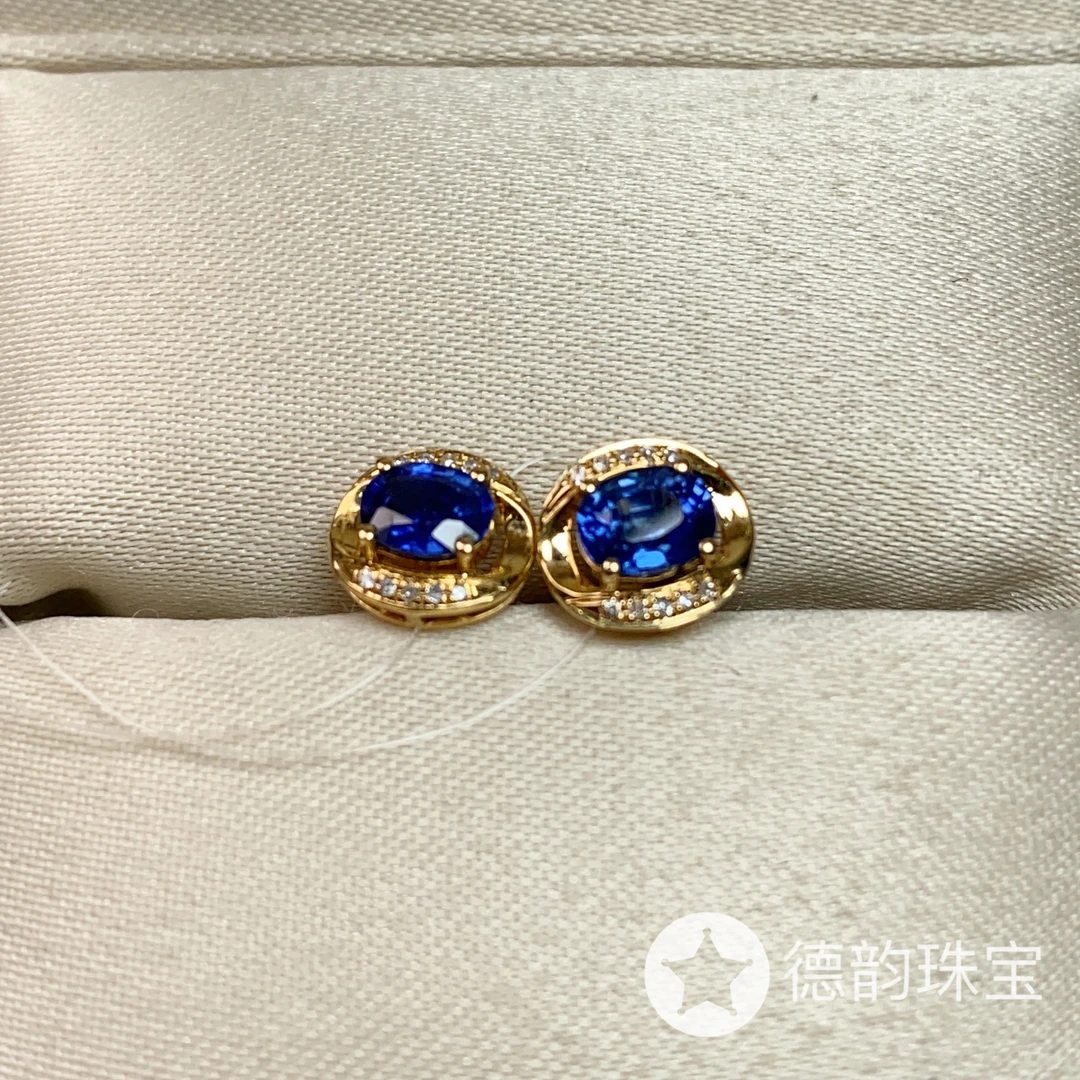 18K金镶嵌蓝宝石耳饰