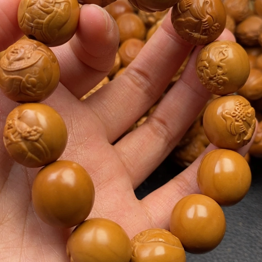 手串橄榄核浮雕财神
