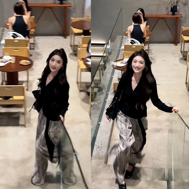 早秋新款设计感时尚百搭简约黑色V领长袖上衣女休闲阔腿裤两件套