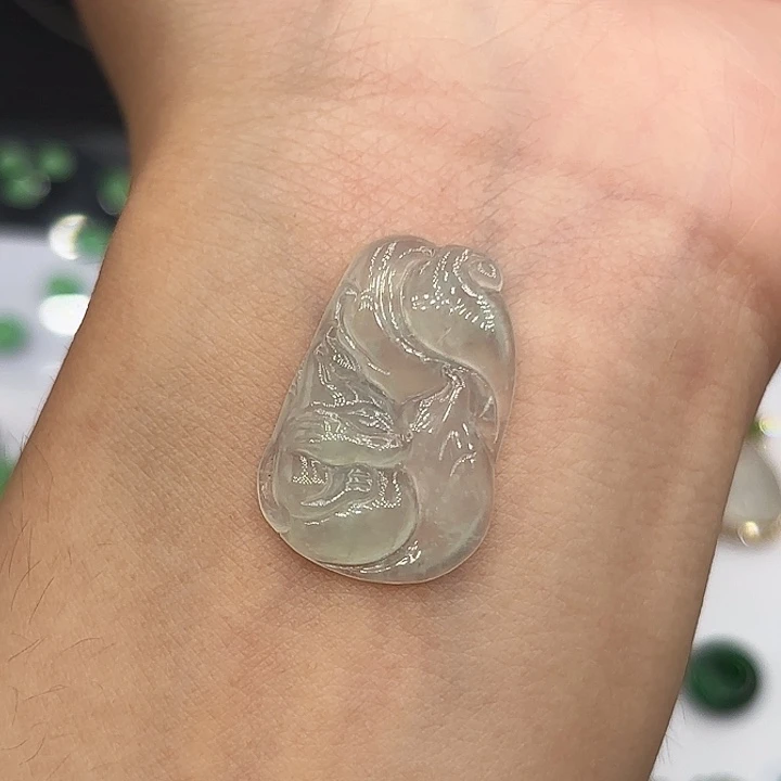 颈饰未镶嵌翡翠九尾狐