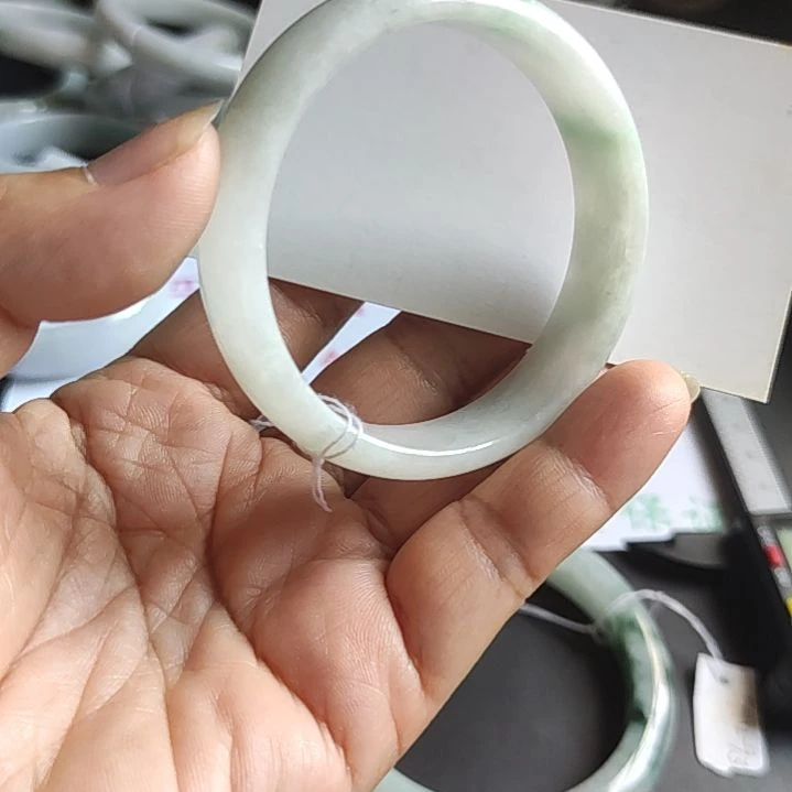 未镶嵌手镯翡翠白底青色飘花阳绿小圈囗