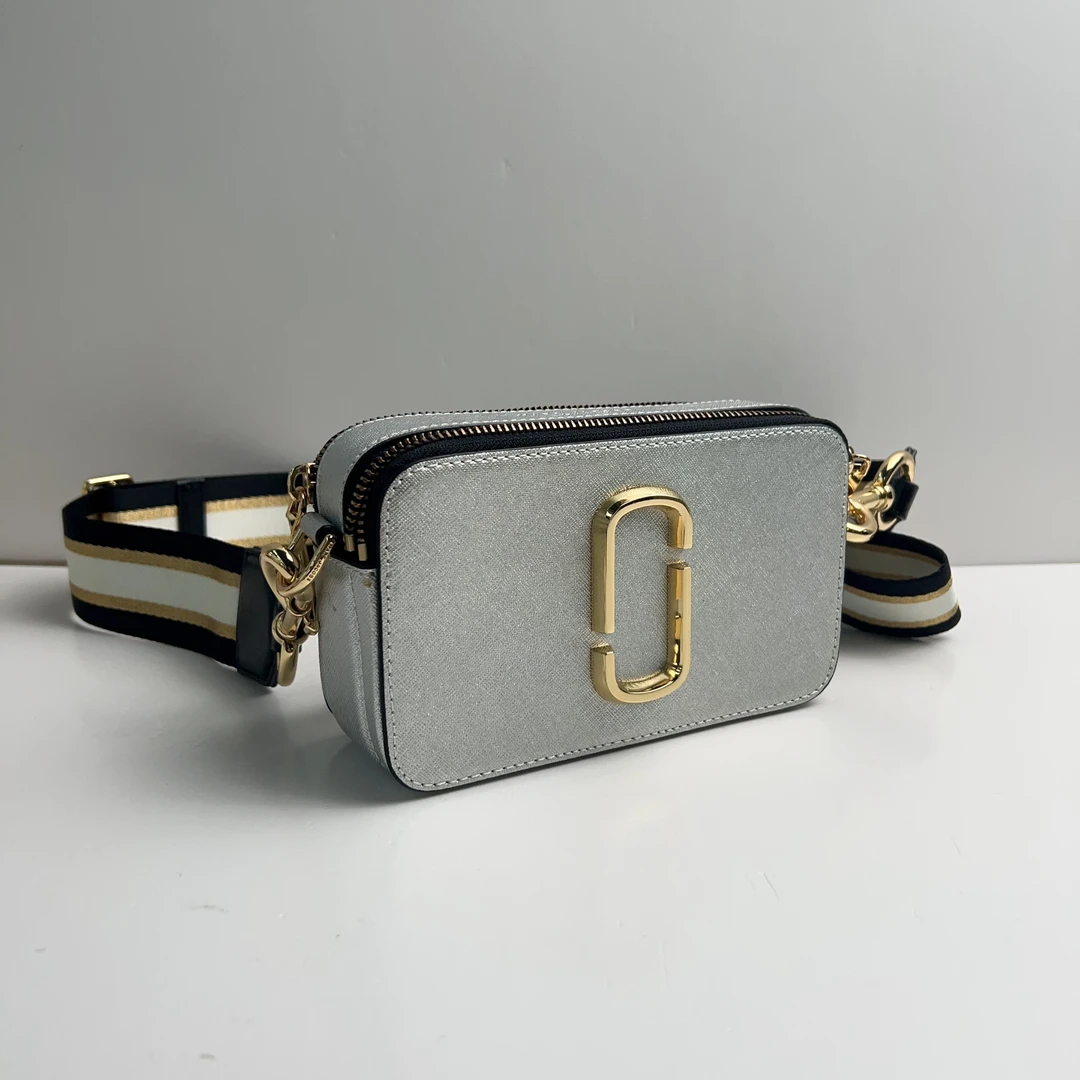 99新 Marc Jacobs/莫杰 莫杰银色相机斜挎包