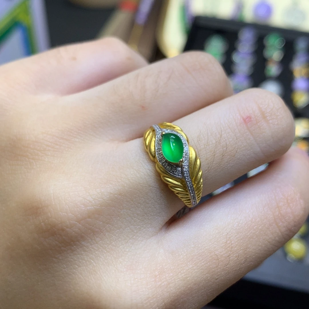 翡翠18K金镶嵌颈饰翡翠