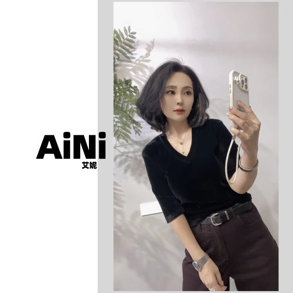 《艾妮家》新款V领丝绒中袖上衣7201