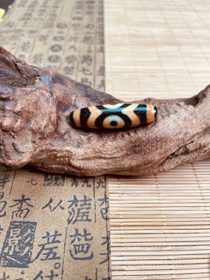 三眼红肉玛瑙天珠裸珠/约38*10mm