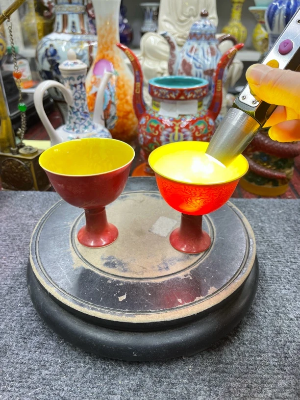 双色釉暗刻龙纹高足杯摆件