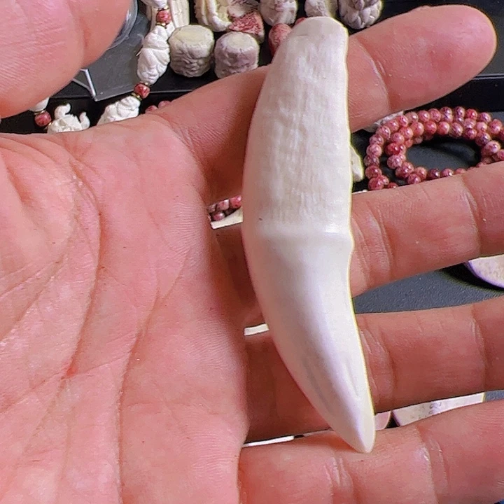 二**爷养殖鹿角雕刻工艺品