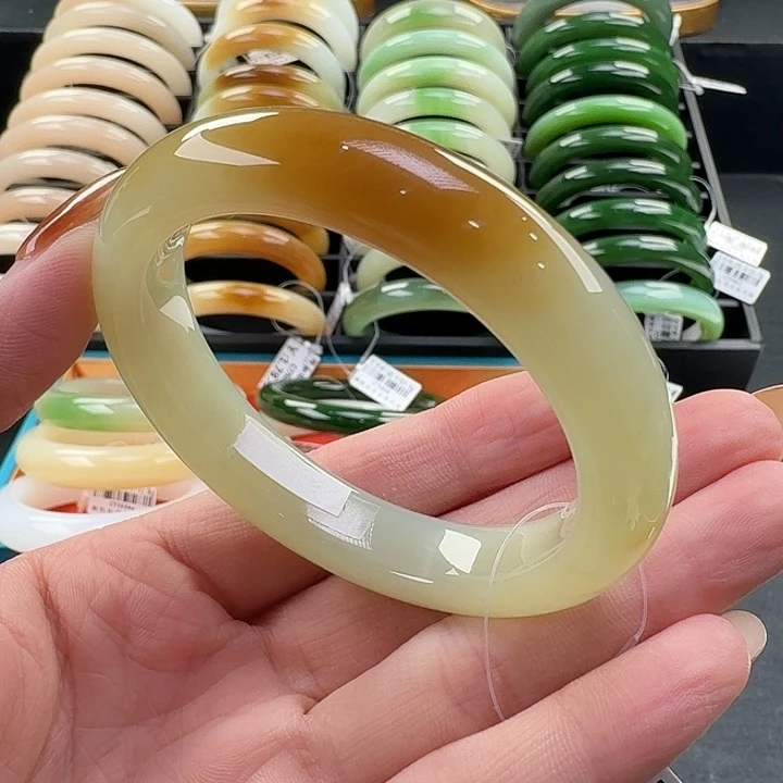 未镶嵌手镯和田玉天地俏糖（红油艳糖）54.1