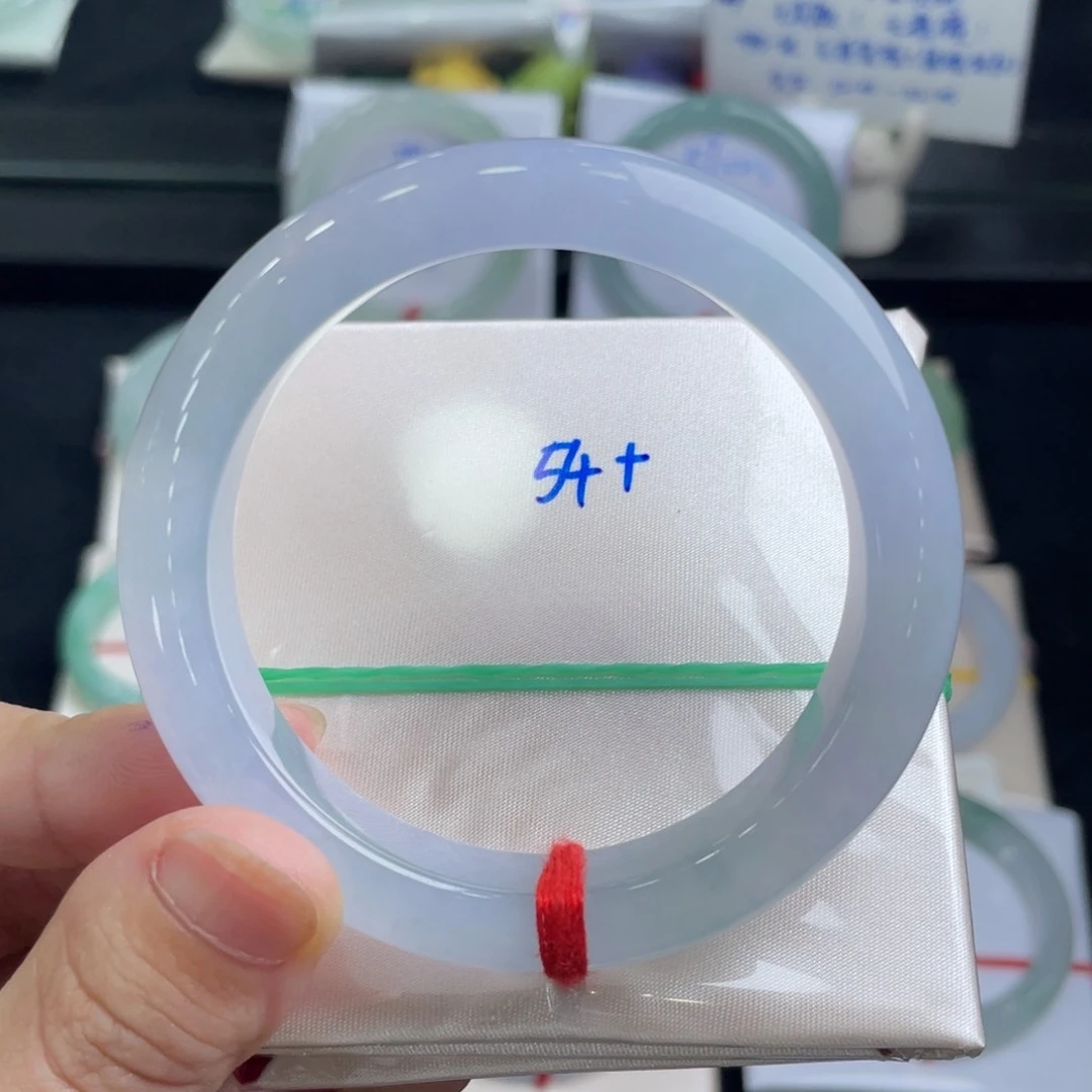 翡翠手镯未镶嵌翡翠手镯