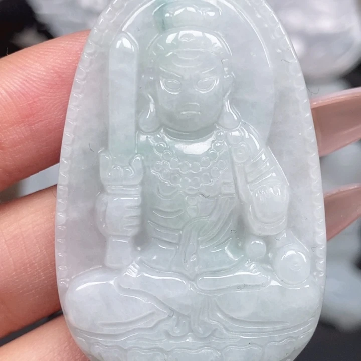 翡翠未镶嵌颈饰不动明王