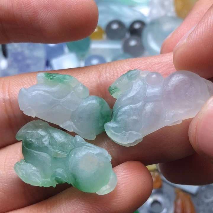 定制翡翠未镶嵌挂件