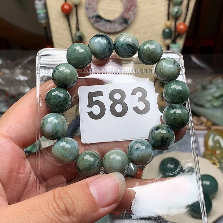 翡翠颈饰未镶嵌绣*花翡翠