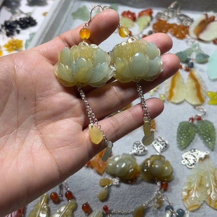 蛇纹石玉合金吊坠