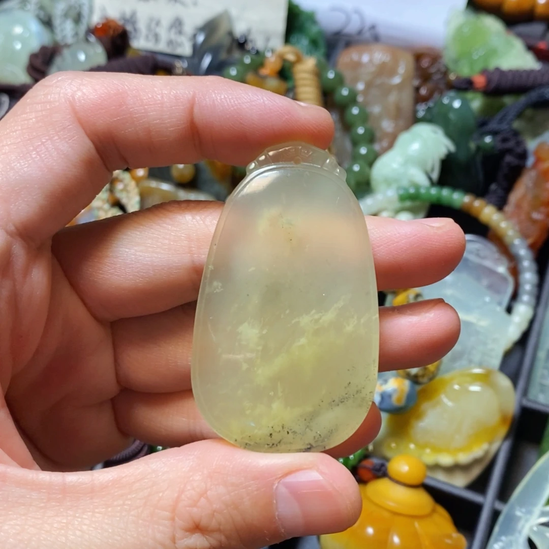 蛇纹石玉未镶嵌颈饰