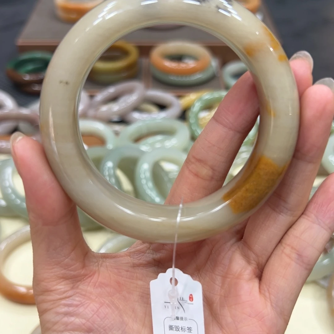 石英质玉手镯未镶嵌-**^