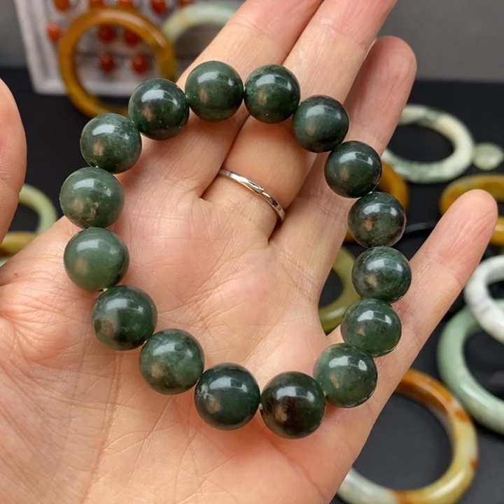 蛇纹石玉手镯未镶嵌