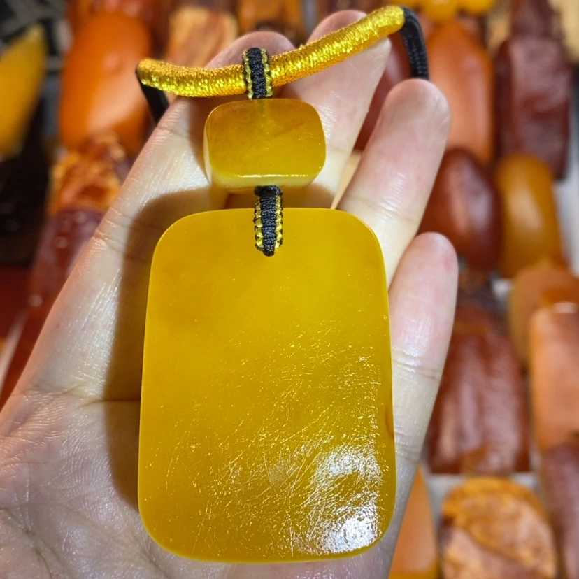 【闪购商品】定制琥珀向**生裸石，。