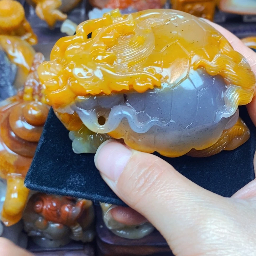 未镶嵌石英质玉（黄龙玉）颈饰