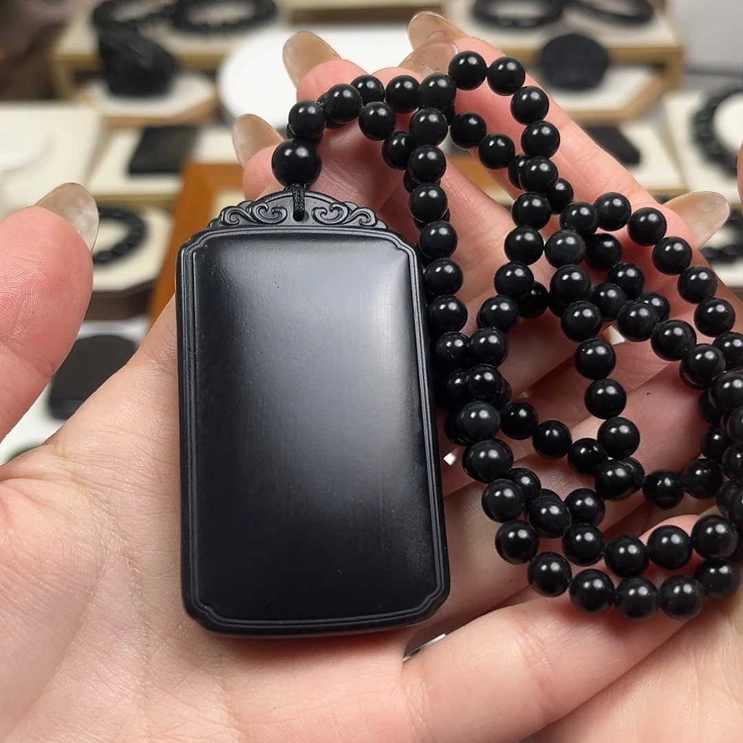 和田玉（墨玉）未镶嵌颈饰一套高羊脂