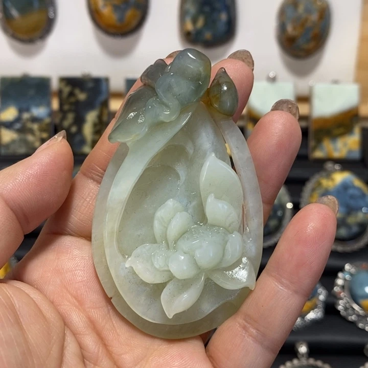 蛇纹石玉未镶嵌颈饰