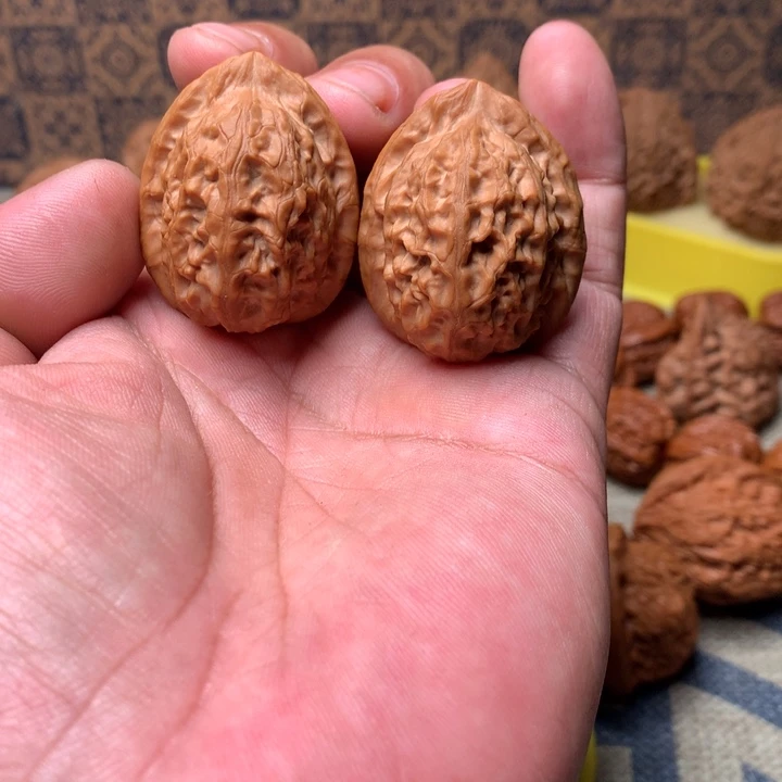 吊坠桃核斗鸡好看