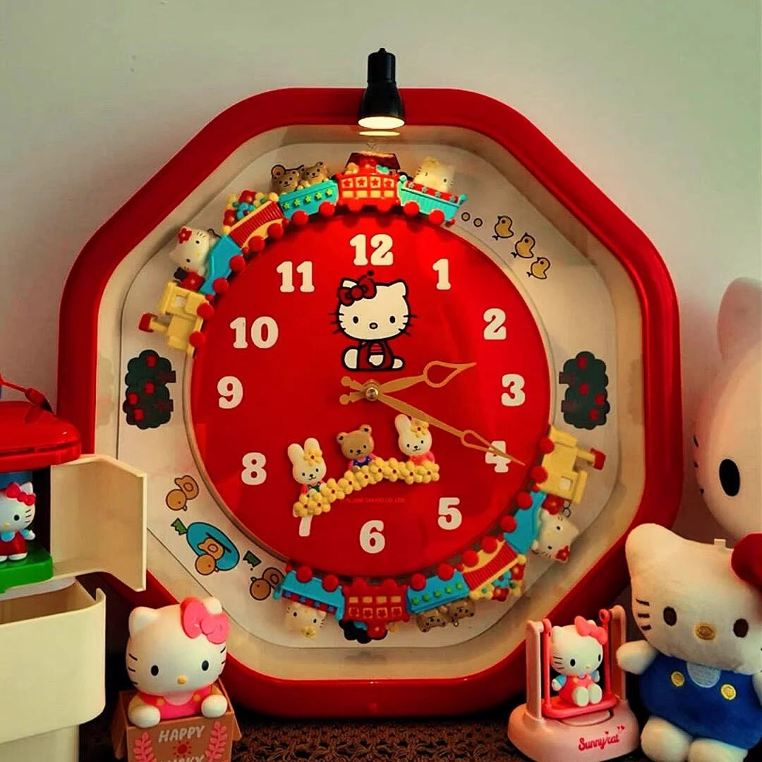 哈喽KT挂钟八边形可爱卡通创意音乐小火车旋转闹钟玩具家用时钟