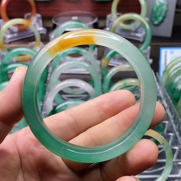 石英质玉手镯未镶嵌