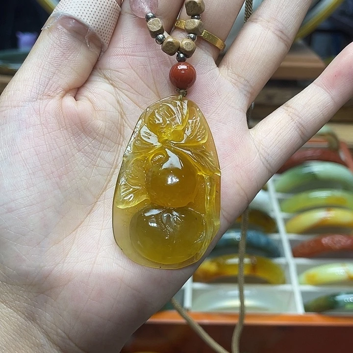 蛇纹石玉未镶嵌吊坠