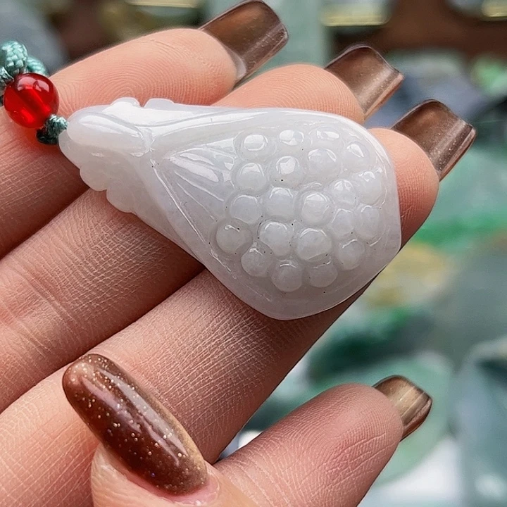 翡翠未镶嵌颈饰挂件