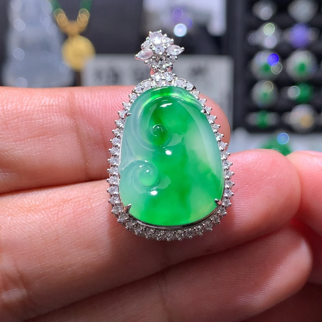 翡翠18K金镶嵌吊坠(赠链)